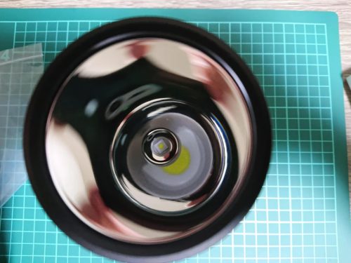 Convoy L21B baterka s LED SFT42R, 3000 lm a dosah 1400 m