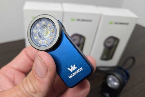  Wurkkos HD03 nabíjateľná EDC svietidlo s klipom, 680 lúmenov, modrá